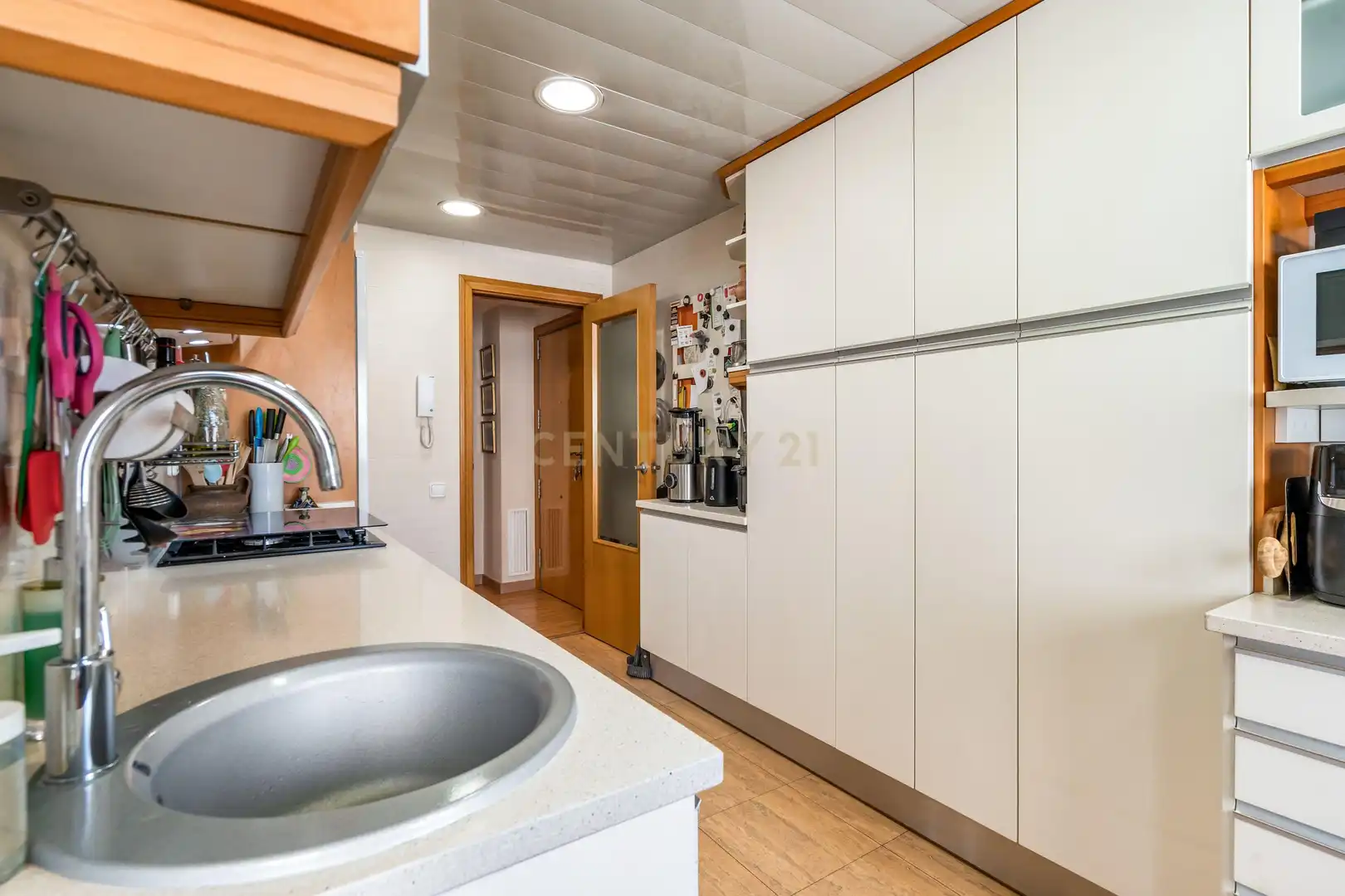 Cuina de Apartament en venda en Sant Joan Despí amb Aire condicionat i Piscina comunitària