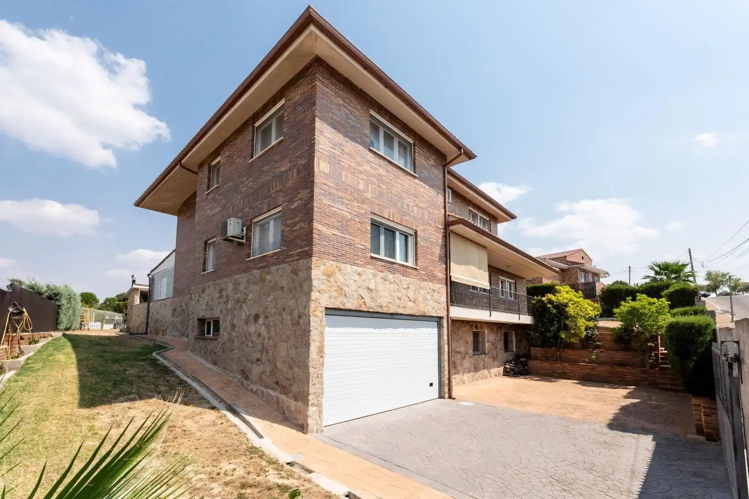 Vista exterior de Casa o xalet en venda en Batres amb Aire condicionat, Calefacció i Jardí privat