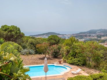 Villa con balcone in vendita a Roca Grossa