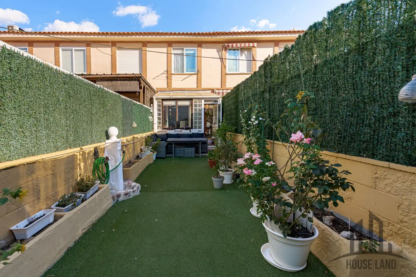 Casa amb jardí en venda a SERENI
