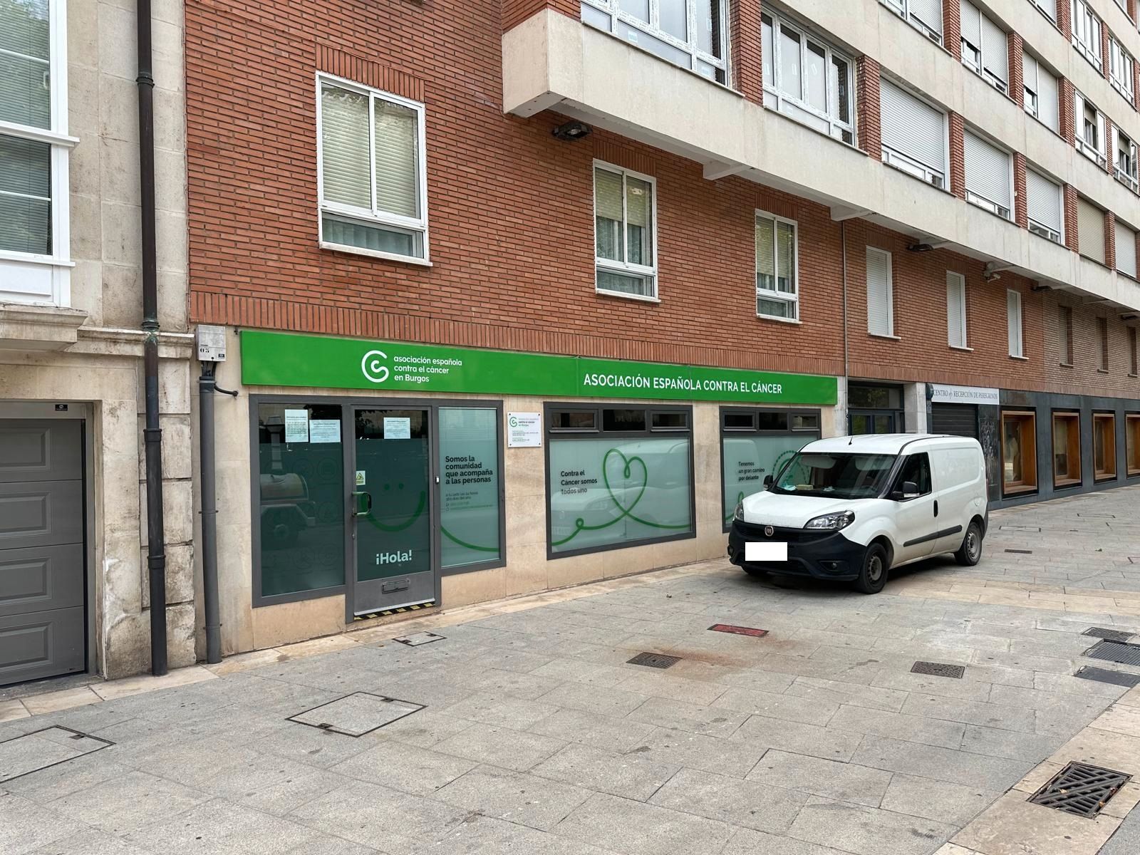 Vista exterior de Local en venda en Burgos Capital amb Calefacció