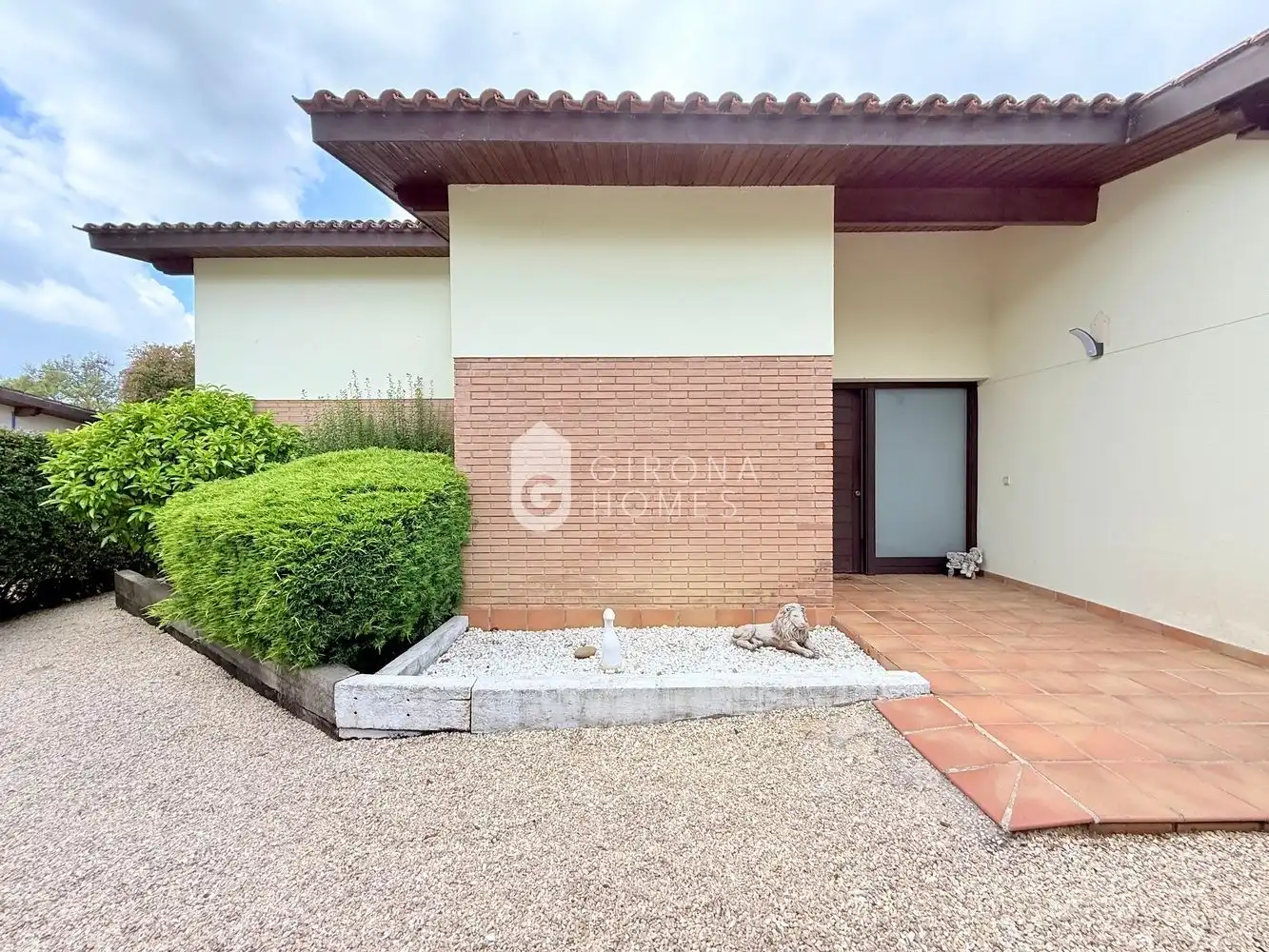 Außenansicht von Haus oder Chalet zum Verkauf in Sant Julià de Ramis mit Klimaanlage, Heizung und Privatgarten