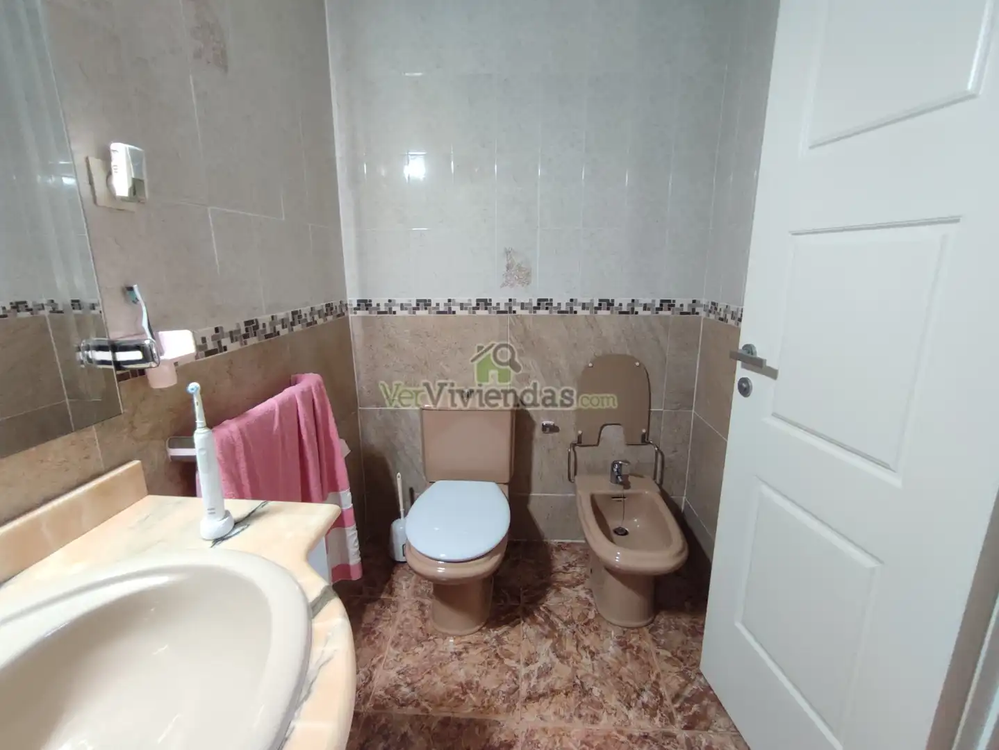 Baño de Casa o chalet en venta en Vallirana con Calefacción, Jardín privado y Terraza
