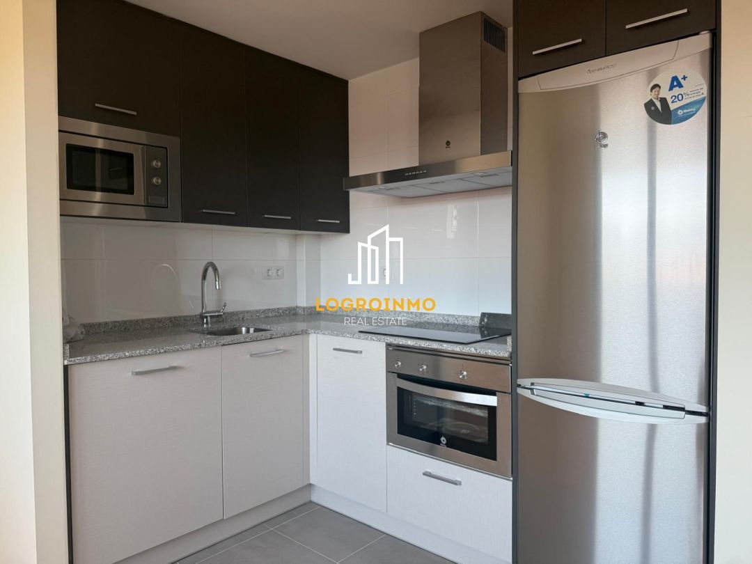 Cuina de Dúplex en venda en Villamediana de Iregua amb Calefacció, Parquet i Terrassa