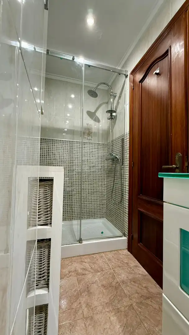 Badezimmer von Wohnung zur Miete in Avilés mit Heizung und Möbliert