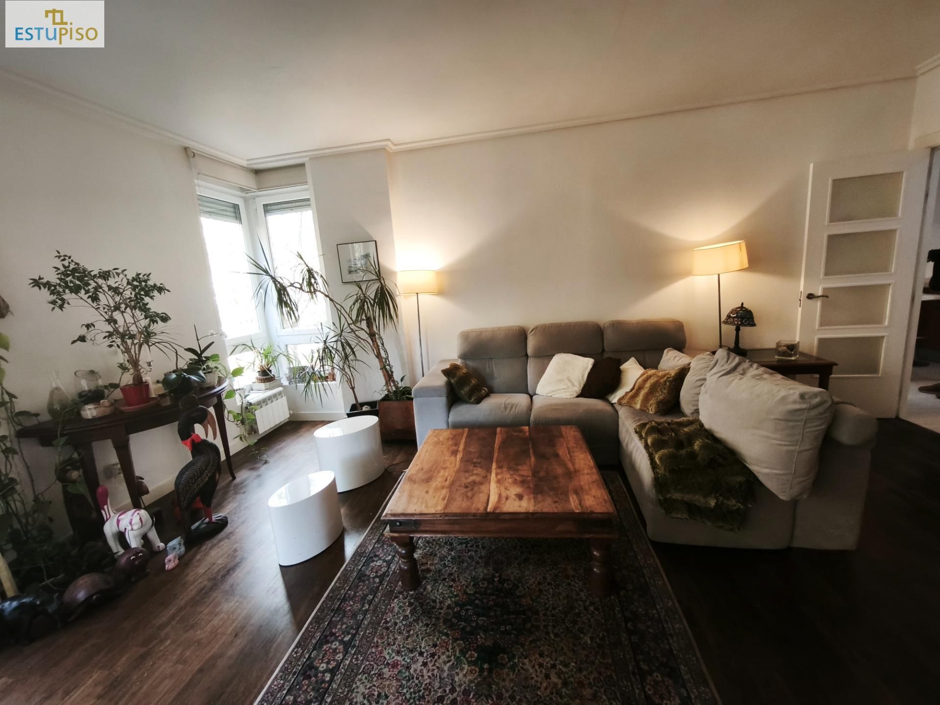 Sala d'estar de Pis en venda en Vitoria - Gasteiz amb Calefacció i Traster
