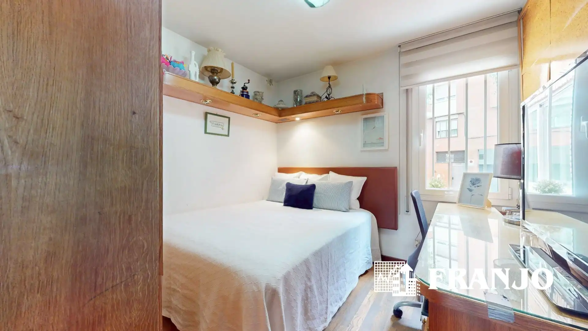 Schlafzimmer von Wohnung zum Verkauf in Barcelona mit Klimaanlage, Heizung und Terrasse