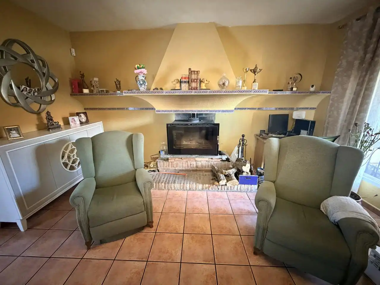 Sala de estar de Casa adosada en venta en El Carpio de Tajo con Aire acondicionado, Terraza y Piscina