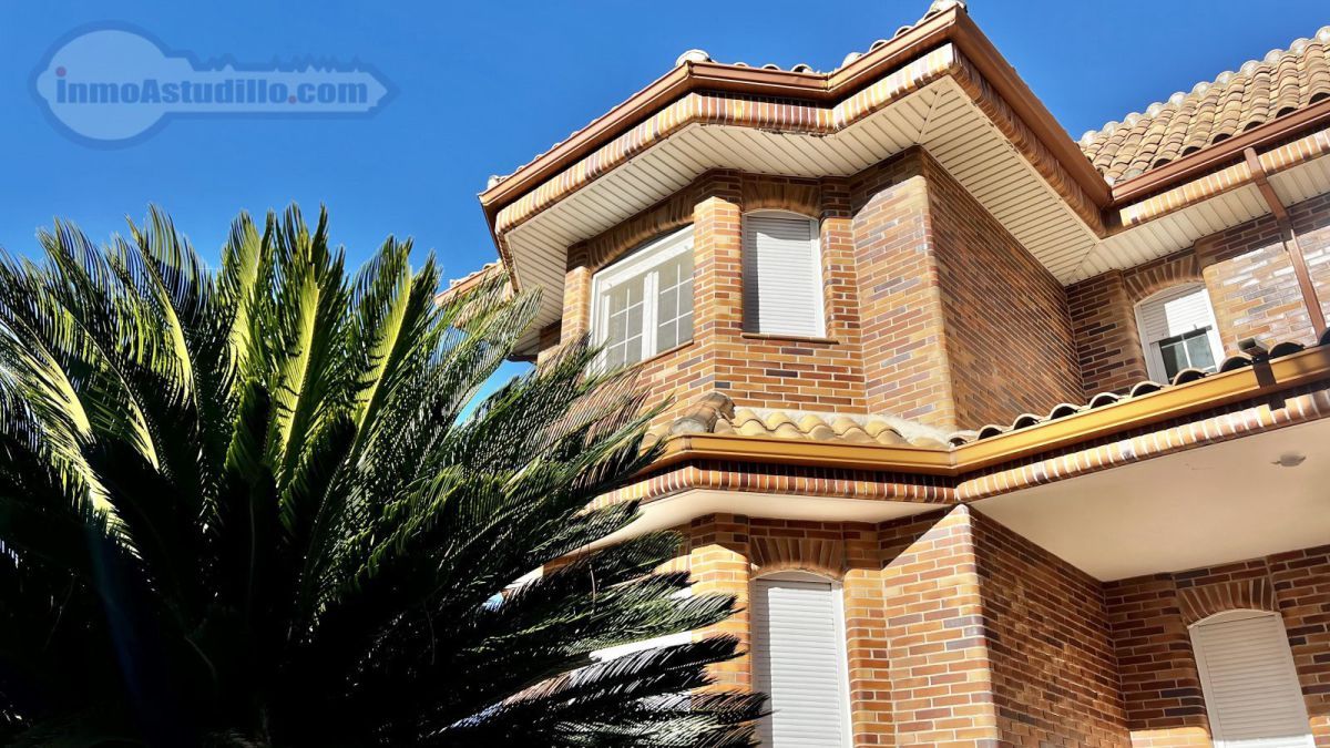 Exterior view of Flat to rent in Villaviciosa de Odón  with Air Conditioner and Heating
