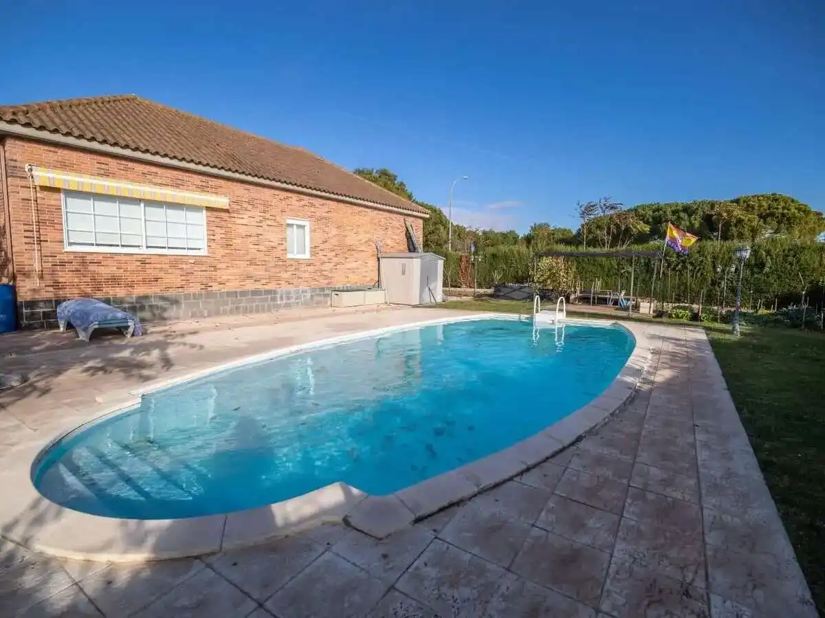 Piscina de Casa o xalet en venda en Zaragoza amb Aire condicionat, Calefacció i Jardí privat