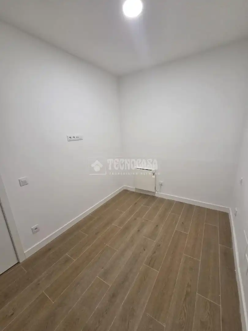 Habitación de Piso en venta en Madrid con Calefacción