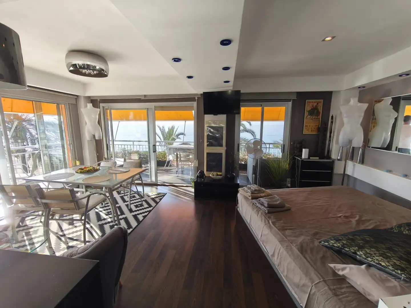 Living room of Flat for sale in Salou  with Parquet flooring, Terrace and Furnished