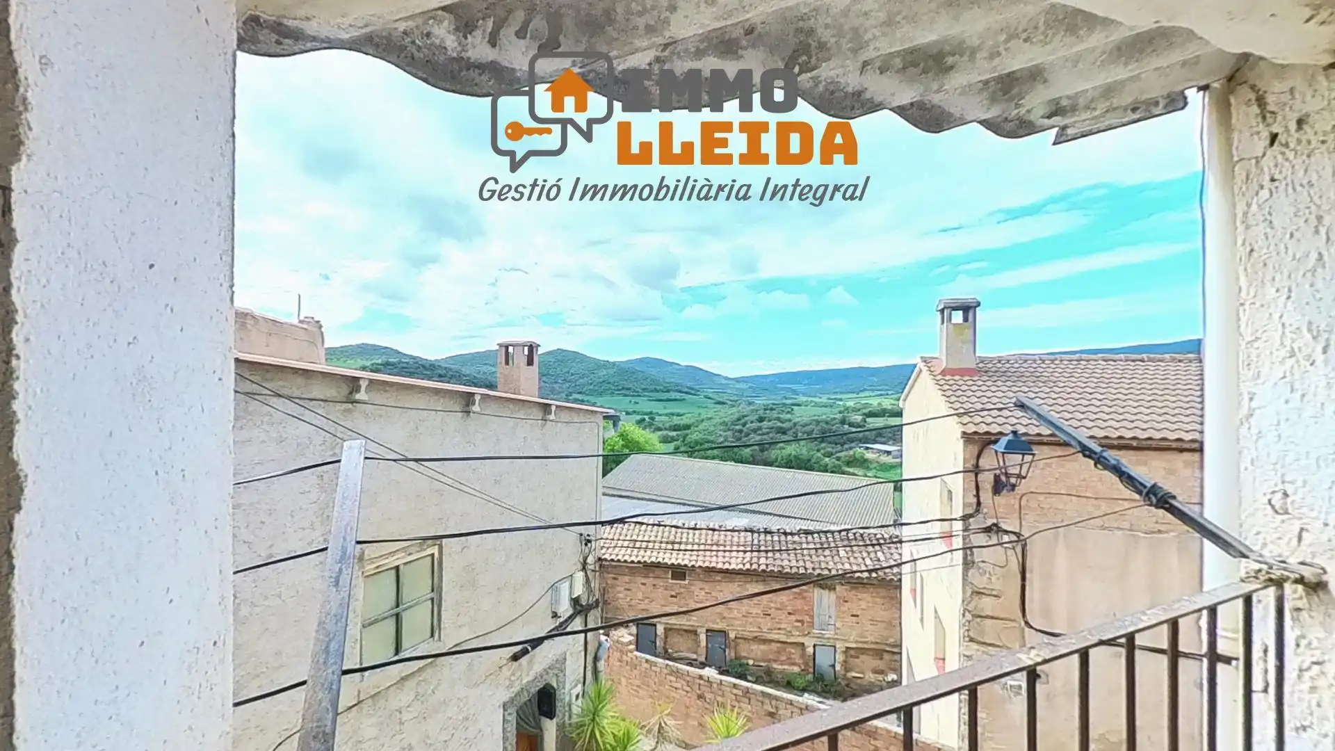 Vista exterior de Casa adosada en venda en Les Avellanes i Santa Linya amb Terrassa, Traster i Balcó