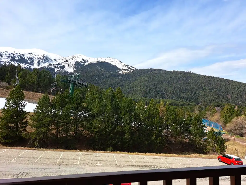 Vista exterior de Dúplex en venta en Alp con Calefacción, Trastero y Amueblado