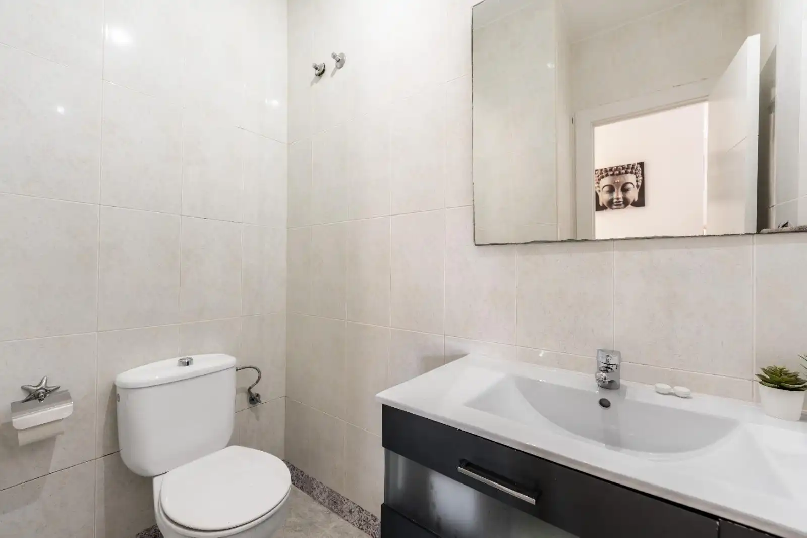 Baño de Piso en venta en Roquetas de Mar con Aire acondicionado, Terraza y Amueblado
