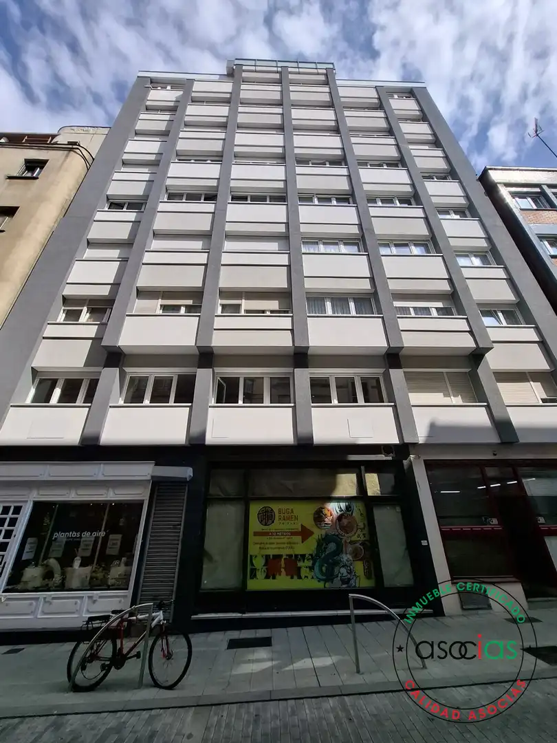 Vista exterior de Pis en venda en Gijón  amb Calefacció