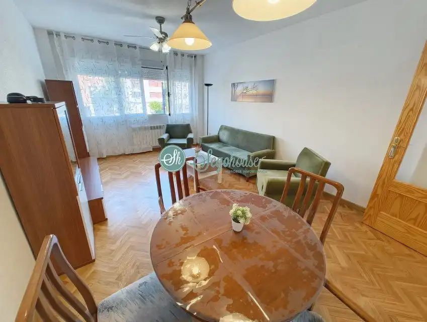 Wohnzimmer von Wohnung zur Miete in Segovia mit Heizung, Parkett und Terrasse