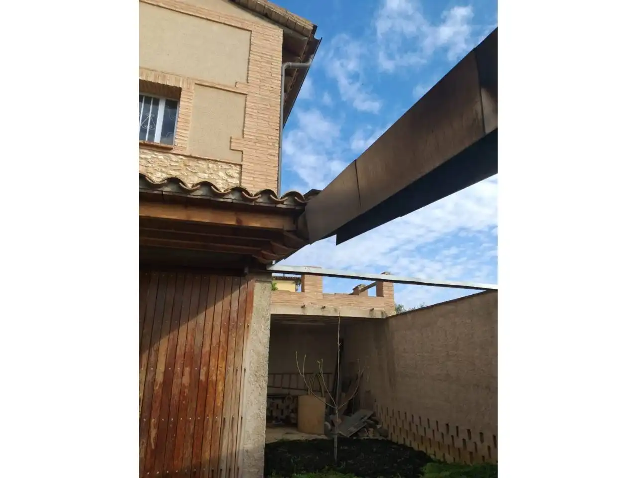 Vista exterior de Edificio en venta en Lascellas-Ponzano