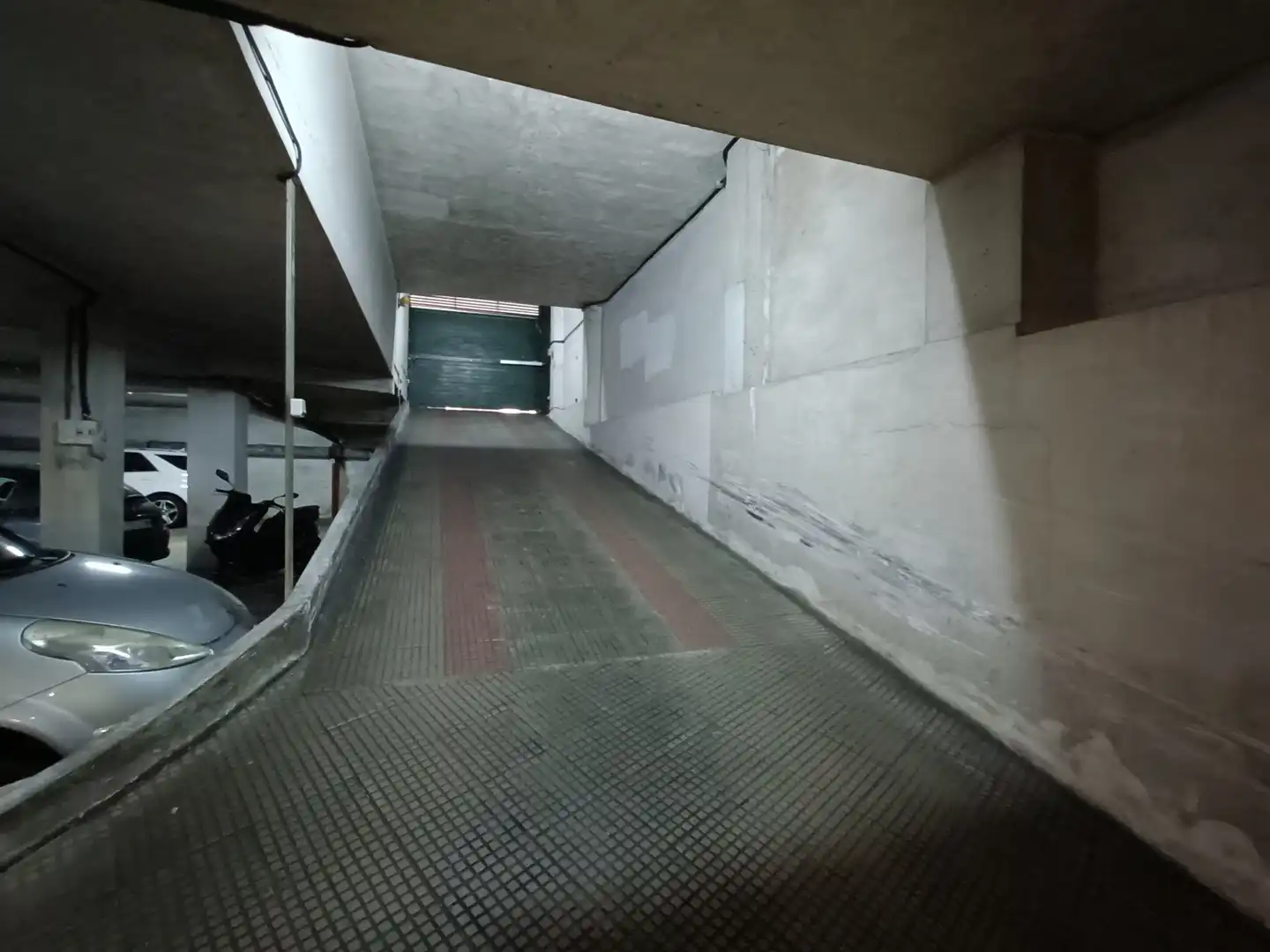 Parking de Piso en venta en Vigo  con Calefacción, Parquet y Trastero
