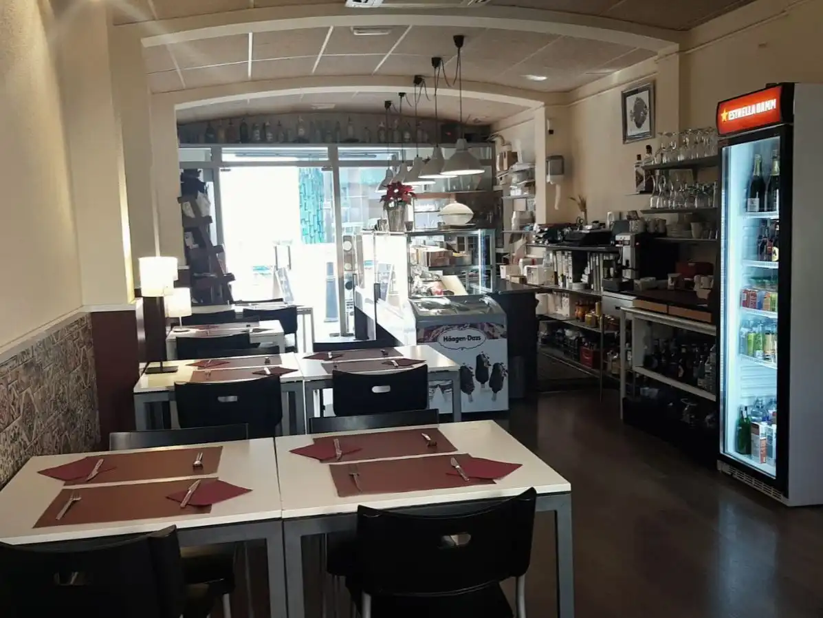 Business premises for transfer in Carrer Gran 8, imagen 2