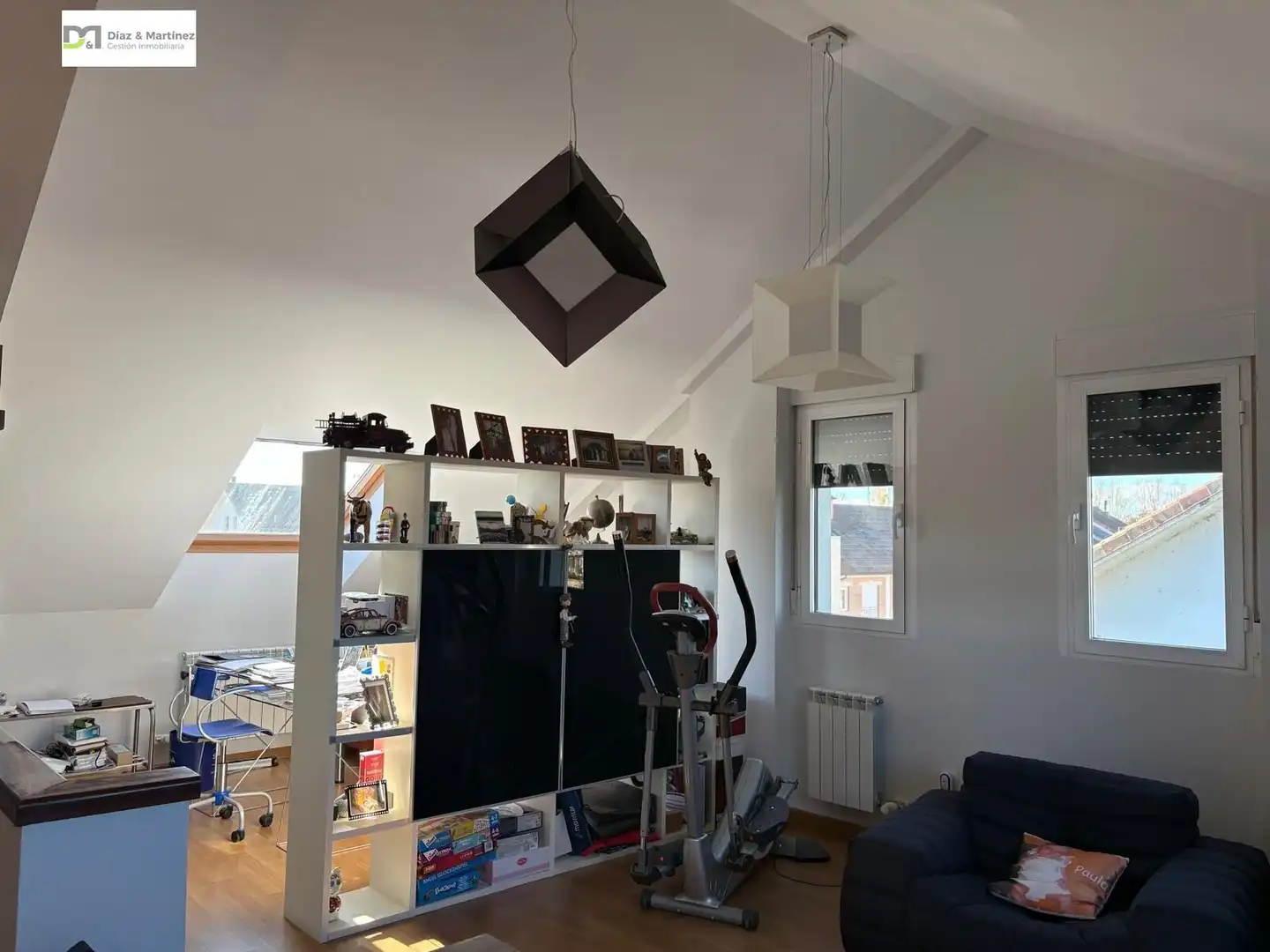 Sala de estar de Casa o chalet en venta en San Andrés del Rabanedo con Calefacción, Jardín privado y Parquet