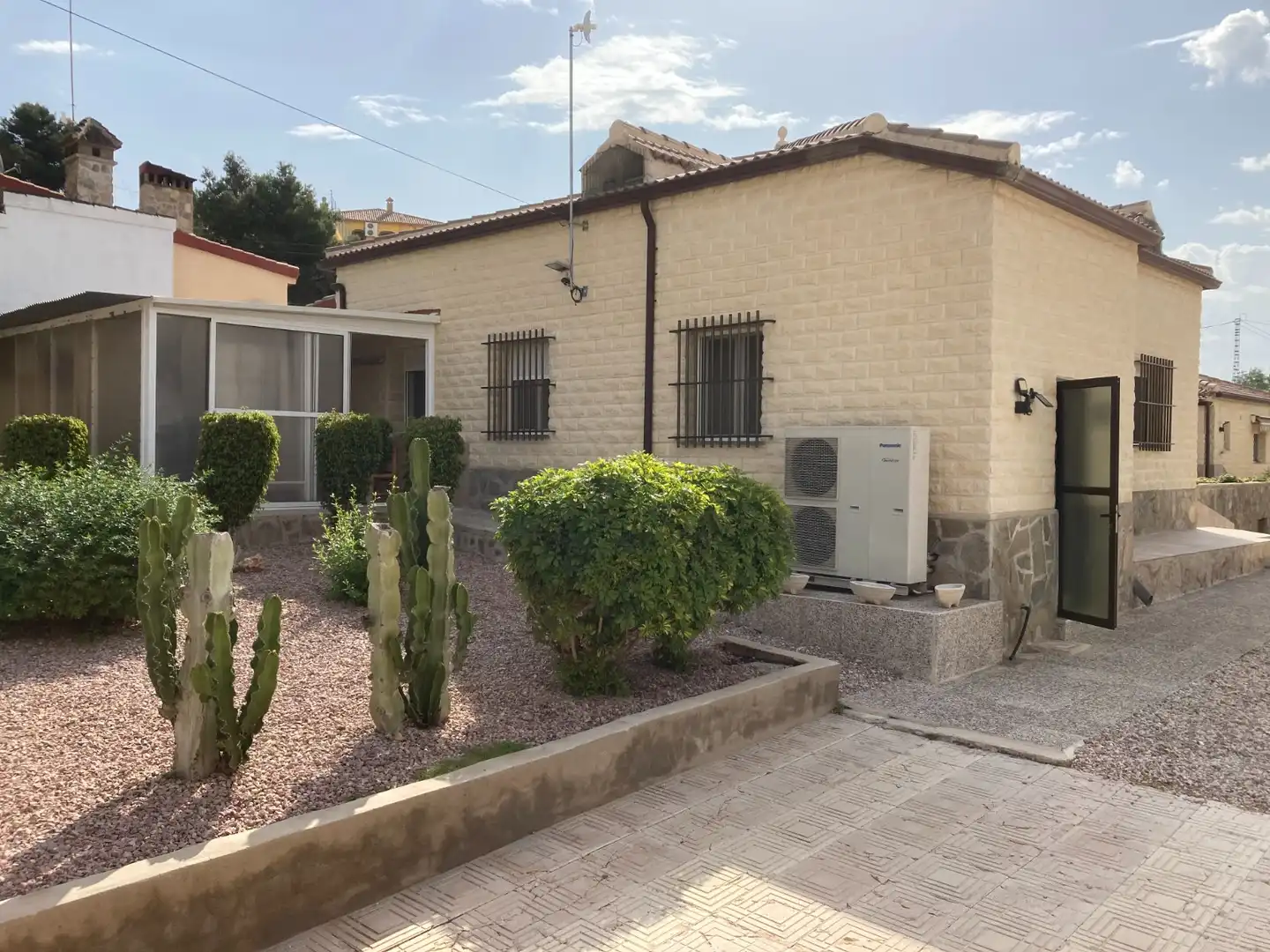Vista exterior de Finca rústica en venta en Aspe con Aire acondicionado, Calefacción y Jardín privado