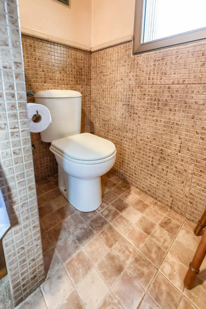 Bany de Casa o xalet en venda en Espartinas amb Aire condicionat, Jardí privat i Terrassa