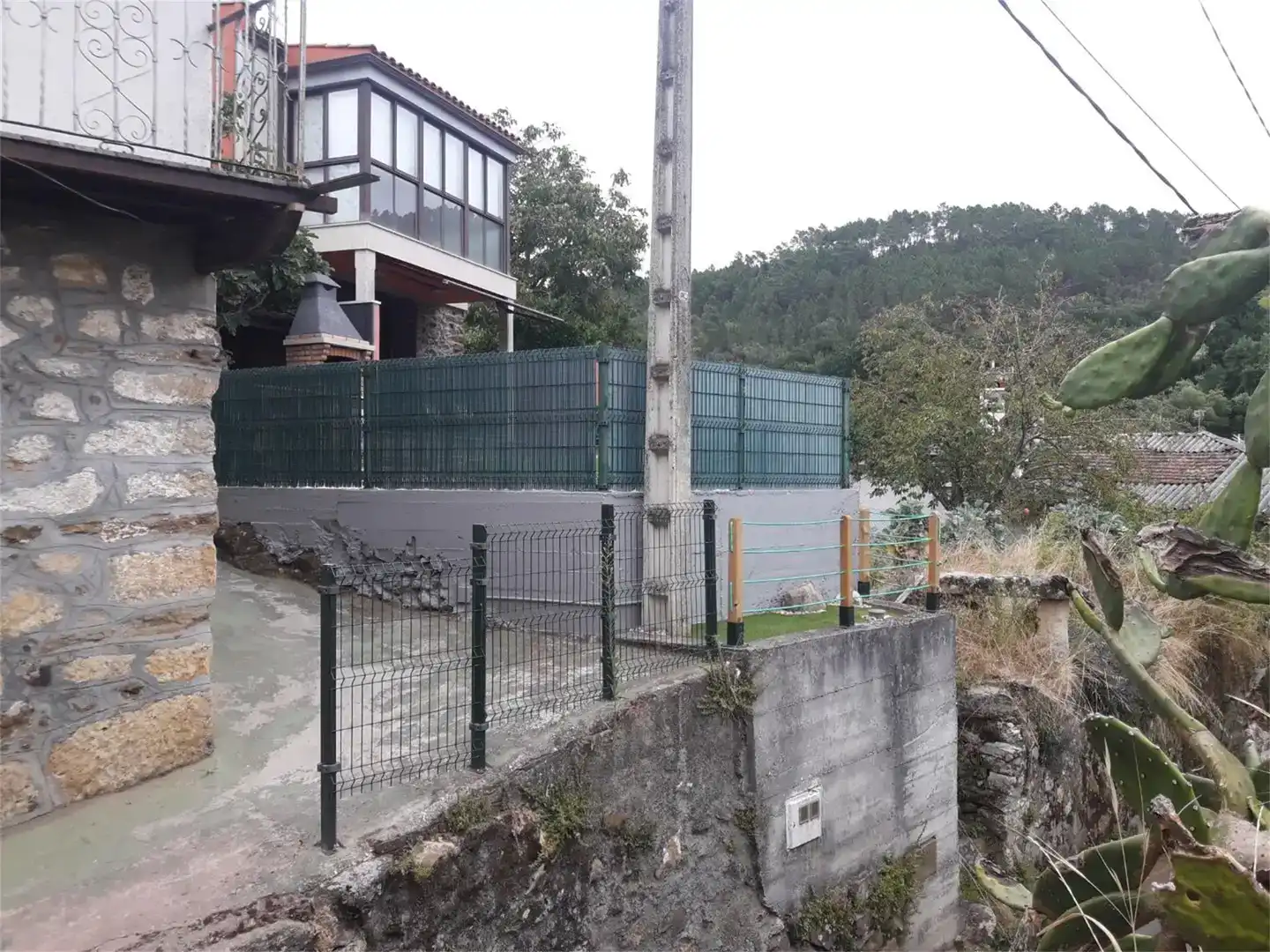 Vista exterior de Casa adosada en venda en Ribadavia amb Balcó