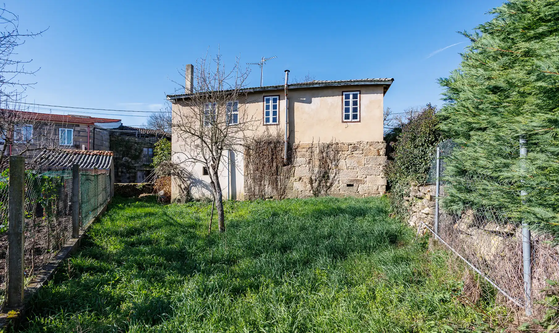 Vista exterior de Finca rústica en venda en Vilar de Barrio amb Moblat