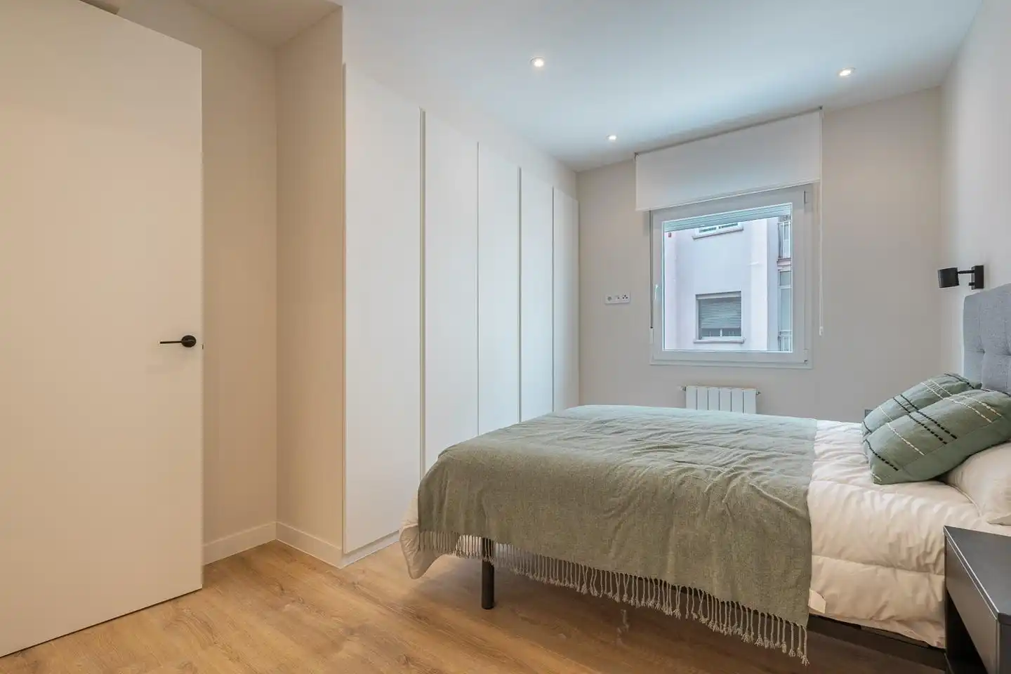 Bedroom of Flat for rent in Madrid  with Air Conditioner, Heating and Terrace