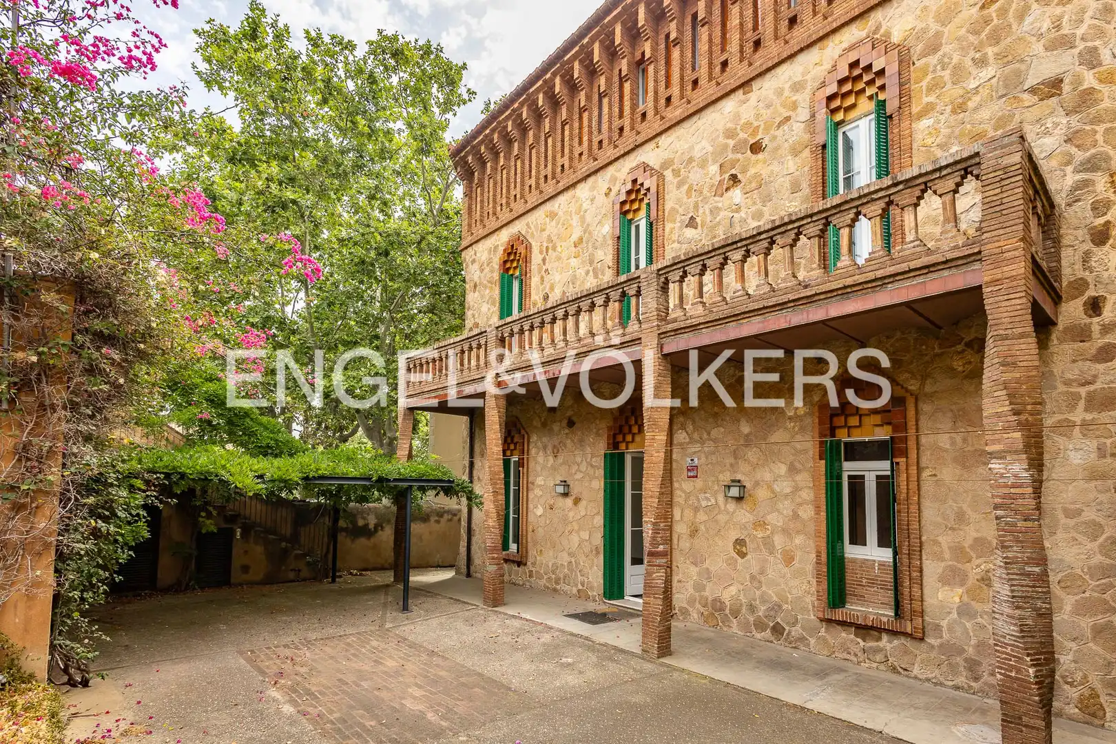 Vista exterior de Casa o xalet de lloguer en Barcelona amb Aire condicionat, Calefacció i Jardí privat