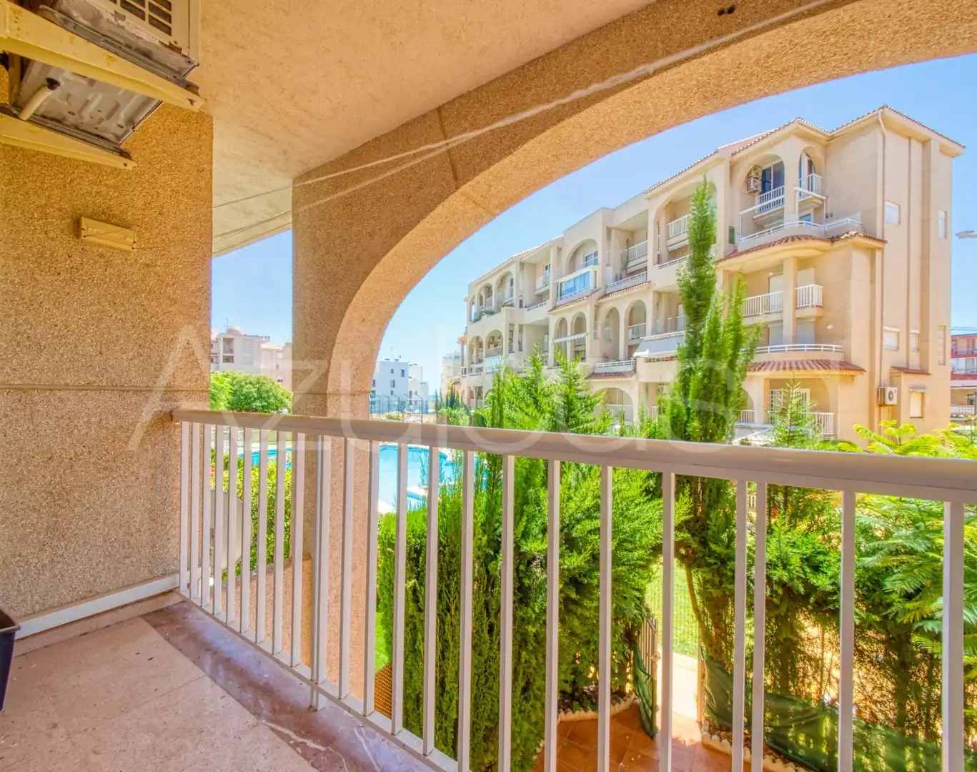 Terrasse von Maisonette zum Verkauf in El Campello mit Klimaanlage, Abstellraum und Gemeinschaftspool