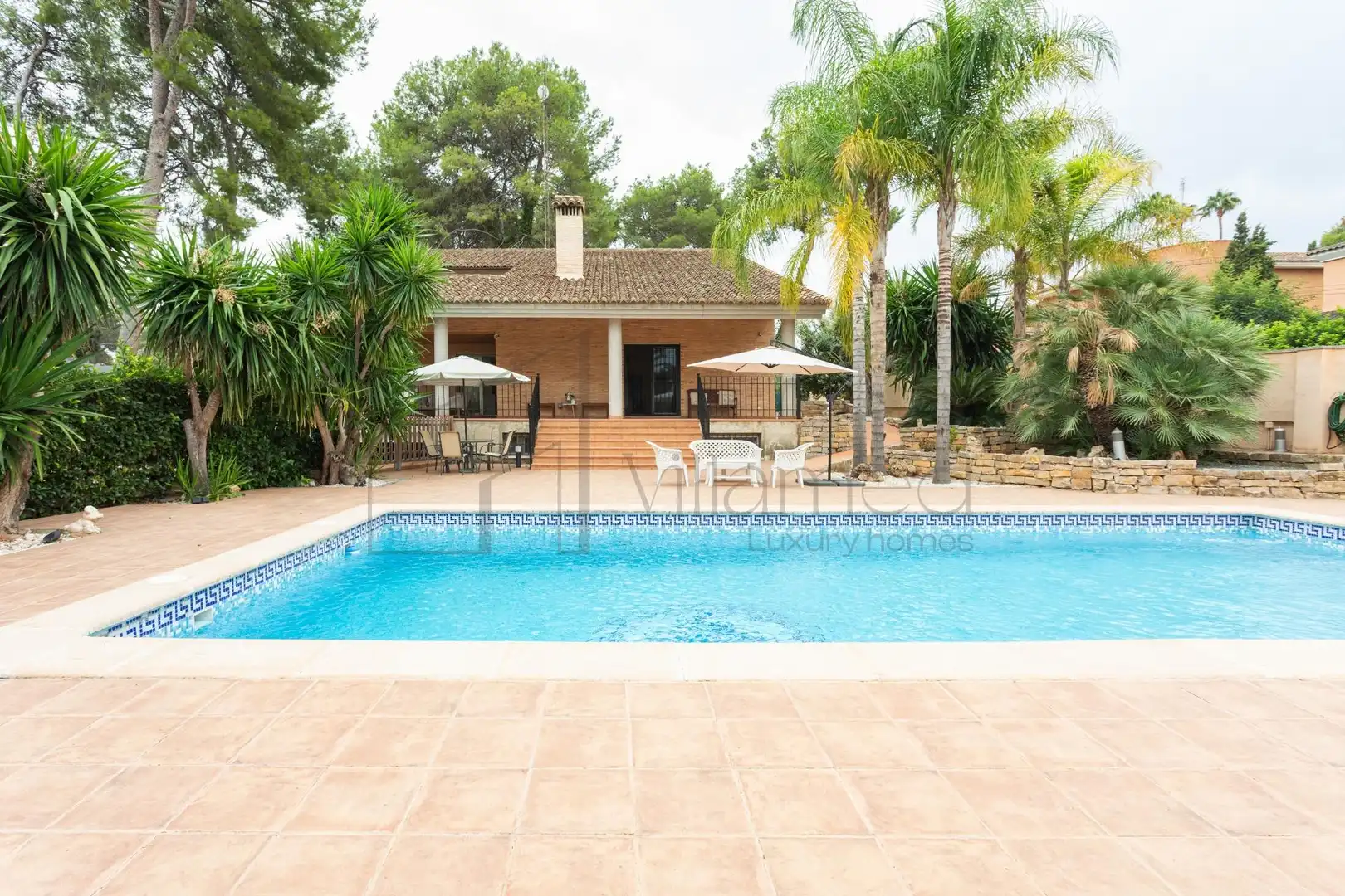 Swimming pool of Houses for sale in L'Eliana  with Air Conditioner, Private garden and Terrace