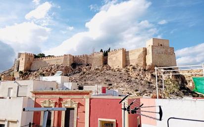 Vista exterior de Casa o xalet en venda en  Almería Capital amb Terrassa i Balcó