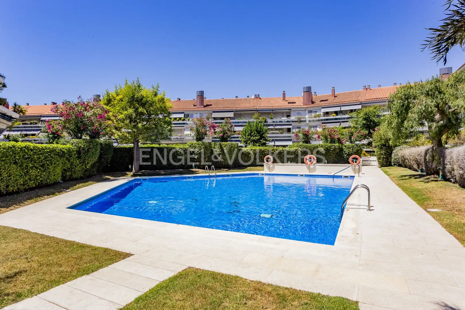 Piscina de Pis de lloguer en Sitges amb Aire condicionat, Calefacció i Terrassa