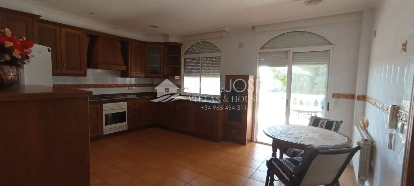 Cocina de Casa o chalet en venta en Crevillent con Aire acondicionado, Calefacción y Jardín privado
