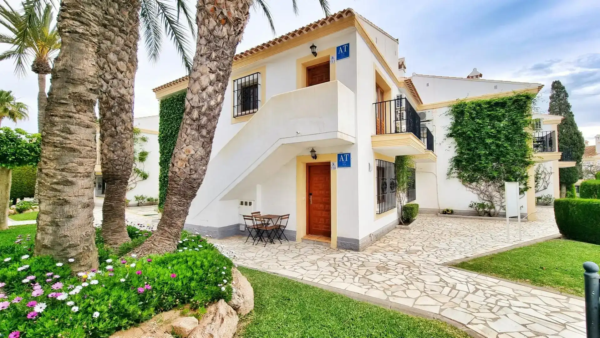 Vista exterior de Apartament en venda en Vera amb Aire condicionat, Jardí privat i Parquet