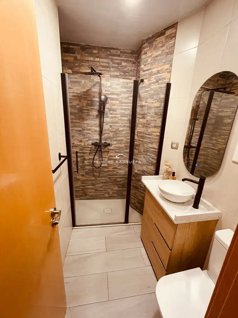 Baño de Piso en venta en L'Hospitalet de Llobregat con Aire acondicionado y Terraza
