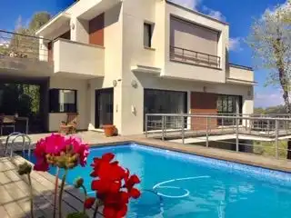 Piscina de Casa o xalet de lloguer en Sant Cugat del Vallès amb Aire condicionat, Calefacció i Jardí privat