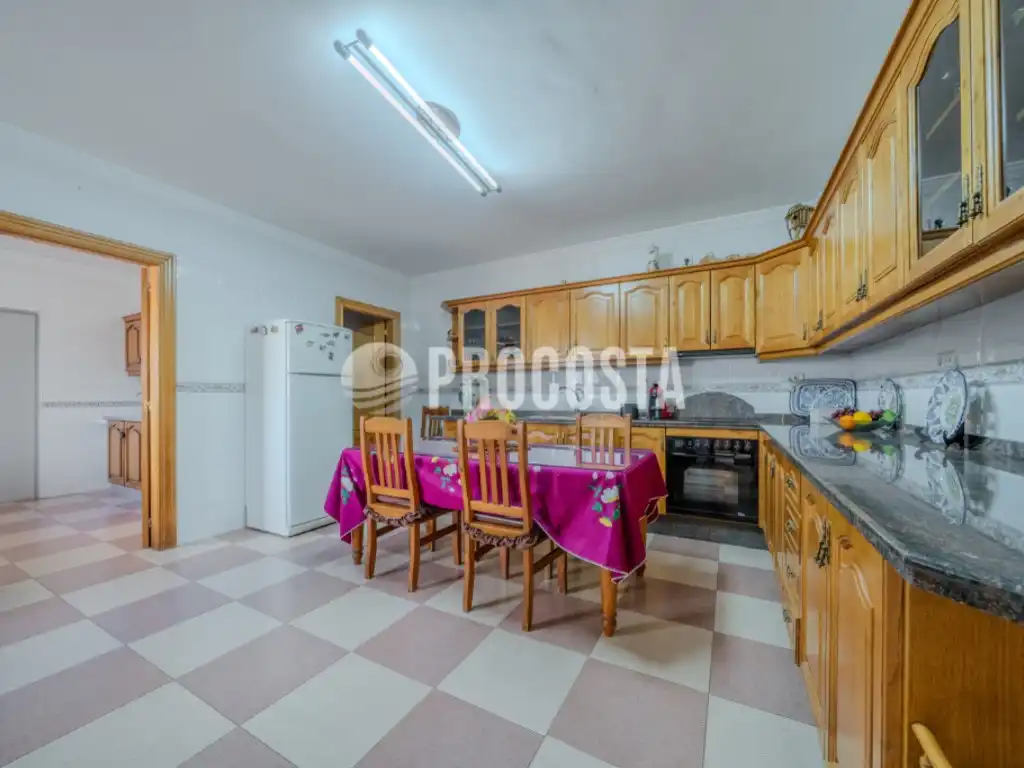 Cuina de Casa o xalet en venda en Fuente Vaqueros amb Aire condicionat, Jardí privat i Terrassa
