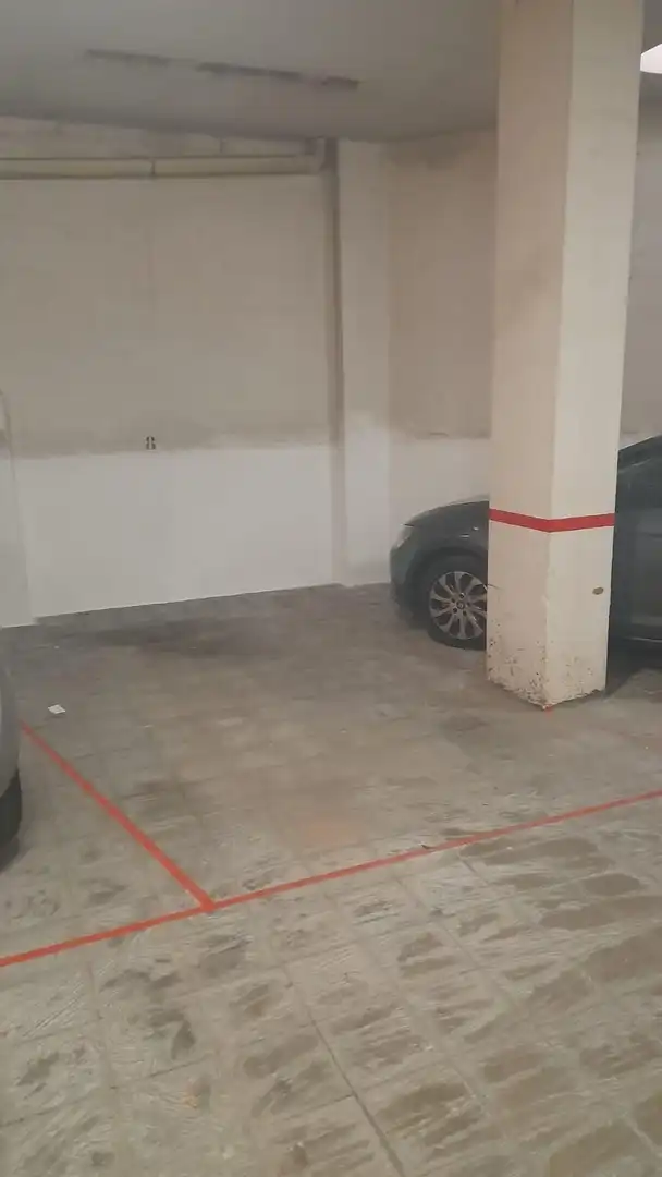 Einzelparkplatz zum Verkauf in Nucli Urbà, imagen 2