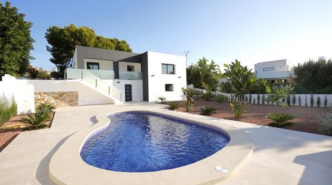 VILLA MODERNA TOTALMENTE REFORMADA EN CALPE CON DOS VIVIENDAS INDPENDIENTES Y PISICINA PRIVADA