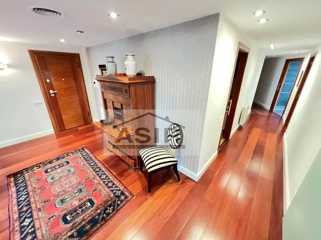Flat for rent in Plaza Major, Centre
