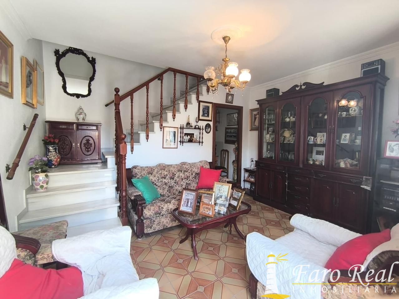 Sala d'estar de Casa adosada en venda en Sanlúcar de Barrameda amb Aire condicionat i Terrassa