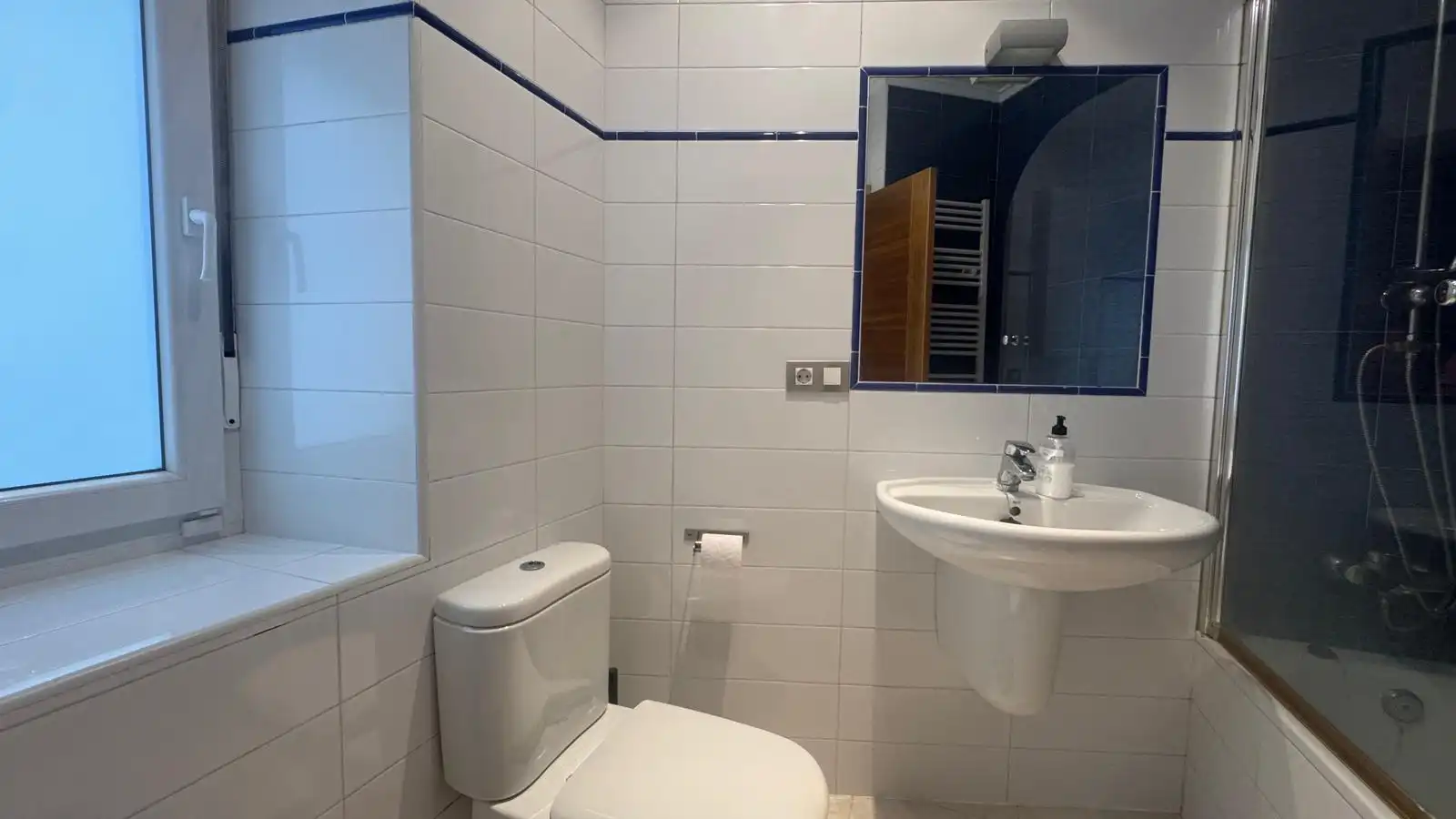 Bathroom of Flat for rent in Santander  with Heating, Parquet flooring and Furnished