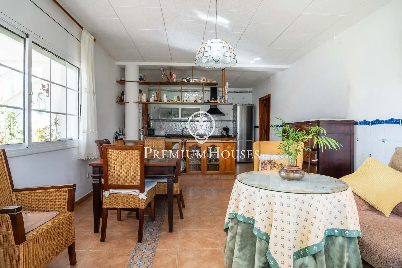 Menjador de Casa o xalet en venda en Vilanova i la Geltrú amb Calefacció, Jardí privat i Terrassa