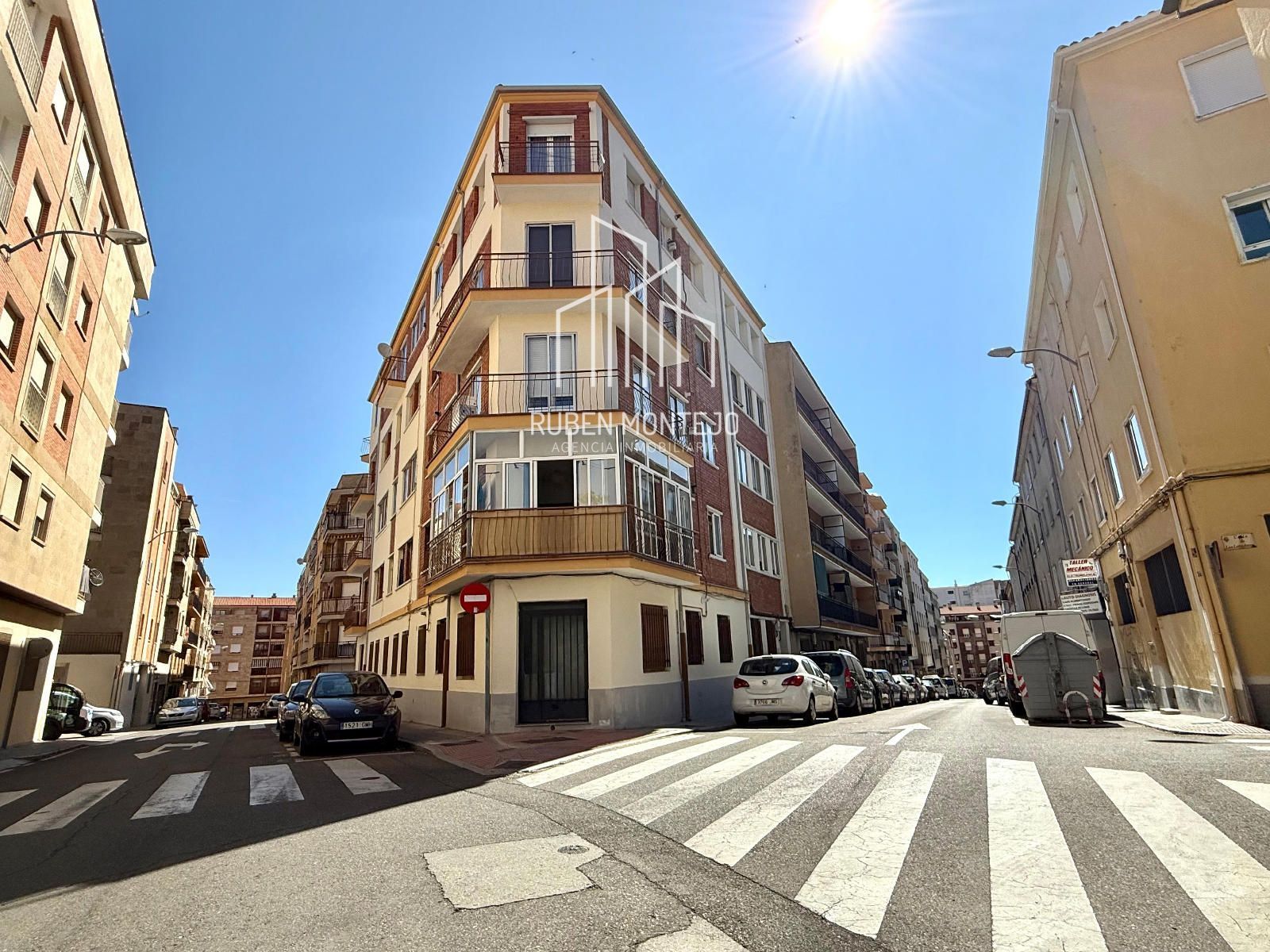 Vista exterior de Piso de alquiler en Salamanca Capital con Calefacción, Terraza y Trastero