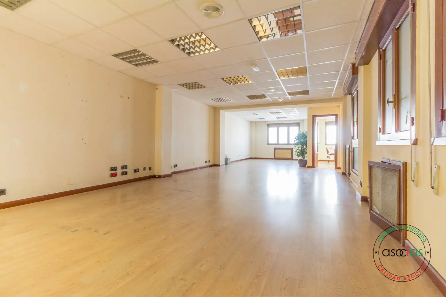 Büro zum Verkauf in Avilés mit Heizung