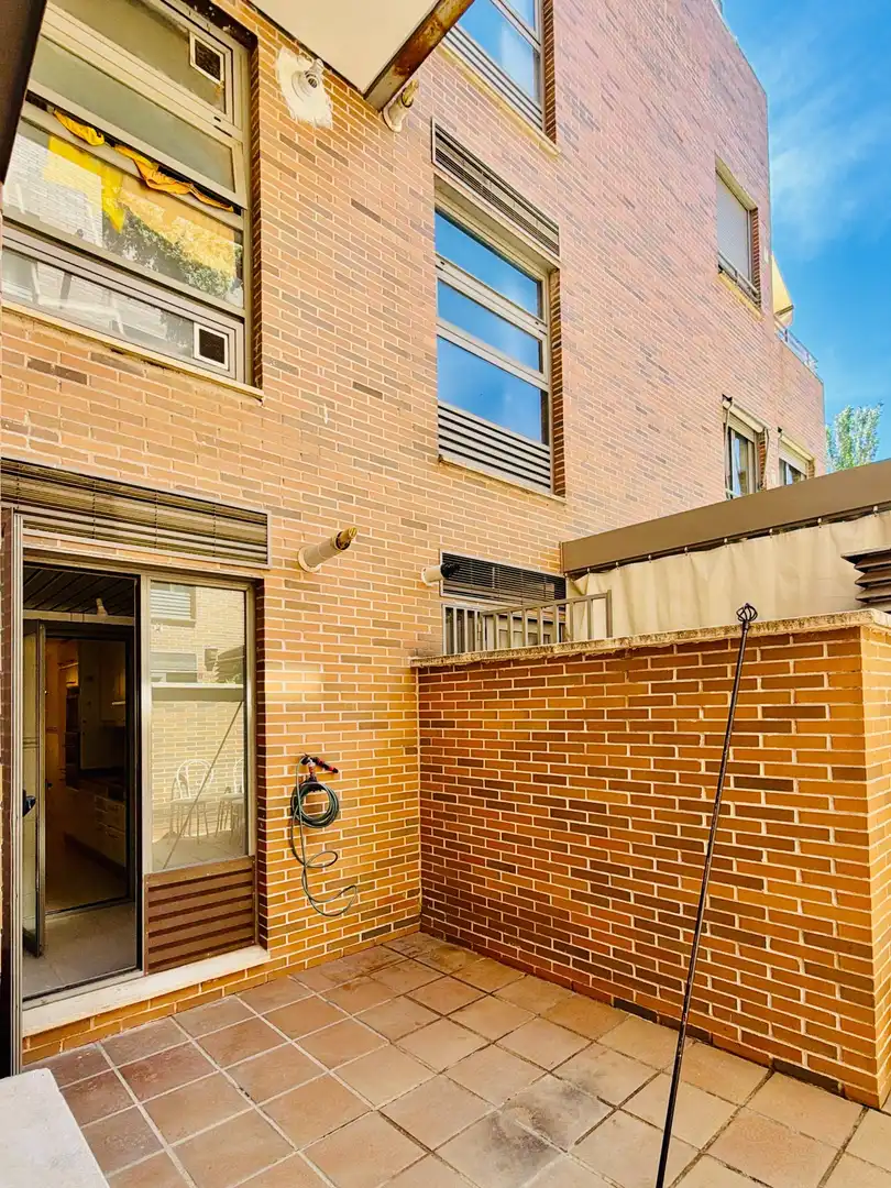 Exterior view of Ground floor for sale in La Moraleja  with Air Conditioner, Heating and Private garden