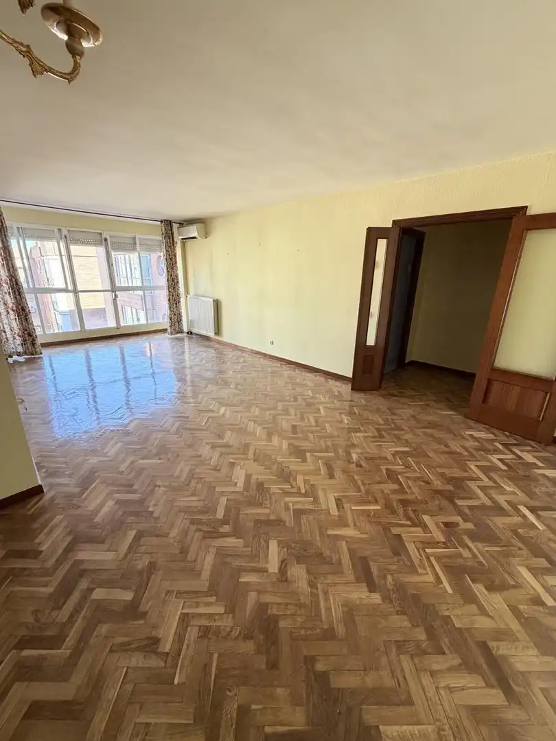 Living room of Flat for sale in Torrejón de Ardoz  with Air Conditioner, Heating and Parquet flooring
